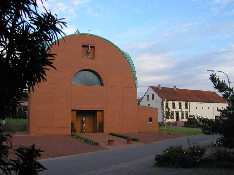 Kath. Filialkirche Maria Königin